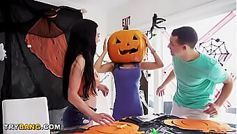 Mẹ Kế Tia Cyrus Chơi Trò Halloween Với Bí Ngô, Xem Điều Gì Xảy Ra