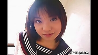 Une Belle Adolescente Japonaise Reçoit Un Visage Plein De Sperme En Hd